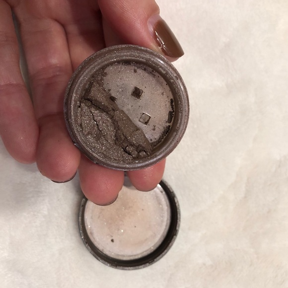 Bare Essentials eyeshadow in Twig - Picture 1 of 3